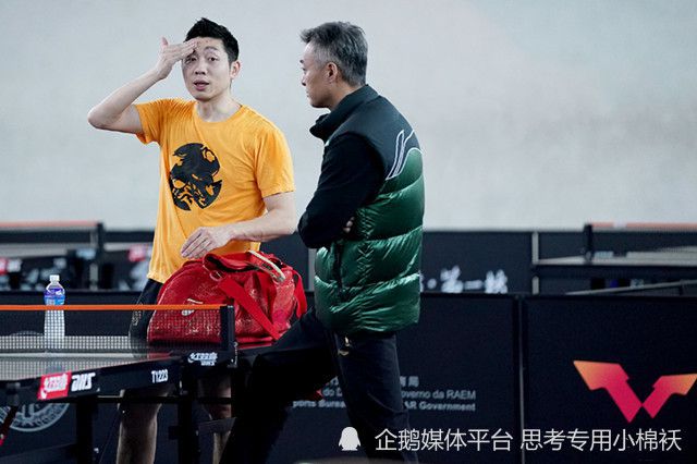 专业跑龙套的杜子腾，在一次拍戏演死尸时，偶尔救下割腕自杀的白晴，尔后杜子腾便于白晴了解并爱上白晴，白晴的老友丽菲隐瞒本身已婚的事实并出轨白晴的男朋友刘产，白晴的男朋友其实不知丽菲已婚出轨丽菲，而丽菲将刘产当作本身备胎，刘产又将白晴当作备胎，白晴又将杜子腾当作备胎，此时爱上白晴的杜子腾，会在这场备胎战中，若何逆袭呢？